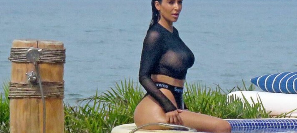 CHOK: Kim Kardashian besøger paven i ulovligt outfit