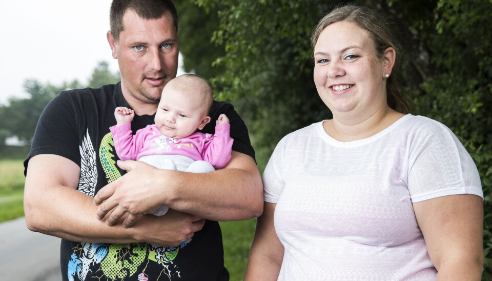 Baby Mille og familie: Milles familie består af Tommy (far) og Ditte (mor). Tommy er chauffør, og Ditte er vaskeriarbejder. Familien bor i hus i Astrup (Foto: Kanal 4)