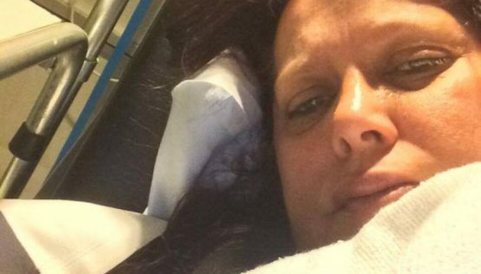 Mens de andre festede, blev mor Jane kørt på hospitalet med ambulance. (Foto: Privat)