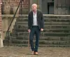 Blachman må bruge stok i aftenens 'X Factor' (Foto: DR)