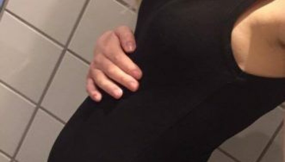 Kia kan ikke rigtigt skjule, at hun bærer et barn i maven. (Foto: Privat)