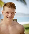 Thomas er selvstændig og har hjemmesiden sneakpeak.dk – Vi er en skoportal, hvor folk kan købe og sælge deres sko igennem os – lidt ligesom den blå avis bare kun med sko. Ligeledes har vi en webshop, hvor vi sælger lidt tøj, hvor vi prøver at samarbejde med så mange iværksættere som muligt for at hjælpe dem i gang, fortæller han. Derudover er Jonas også i praktik som ejendomsmægler. Foto: TV3