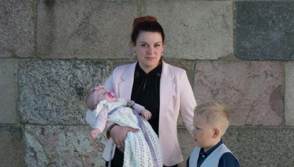 Nicoline sammen med datteren og hendes store søn, Lucas. (Foto: Privat)