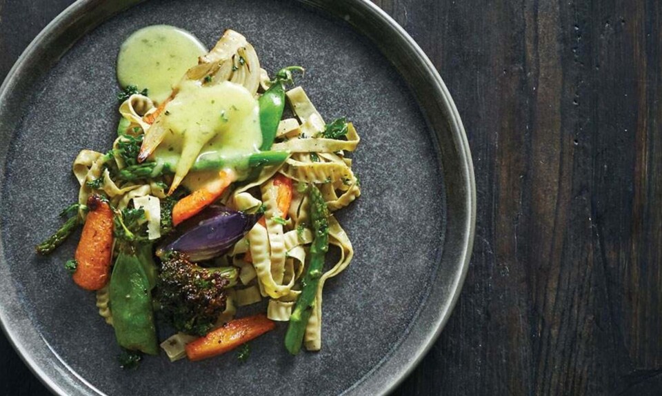 Bagte grøntsager, sojabønne fettuccine og bearnaise