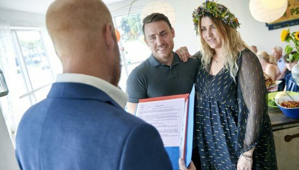 Cecilie og Jonas sagde i dag ja til hinanden på en café i Søborg foran venner og familie. (Foto: Janus Nielsen)