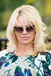 LONDON, ENGLAND - OCTOBER 26:  Pamela Anderson joins PETA to promote vegan food at Marble Arch on October 26, 2016 in London, England.  (Photo by Jeff Spicer/Getty Images)