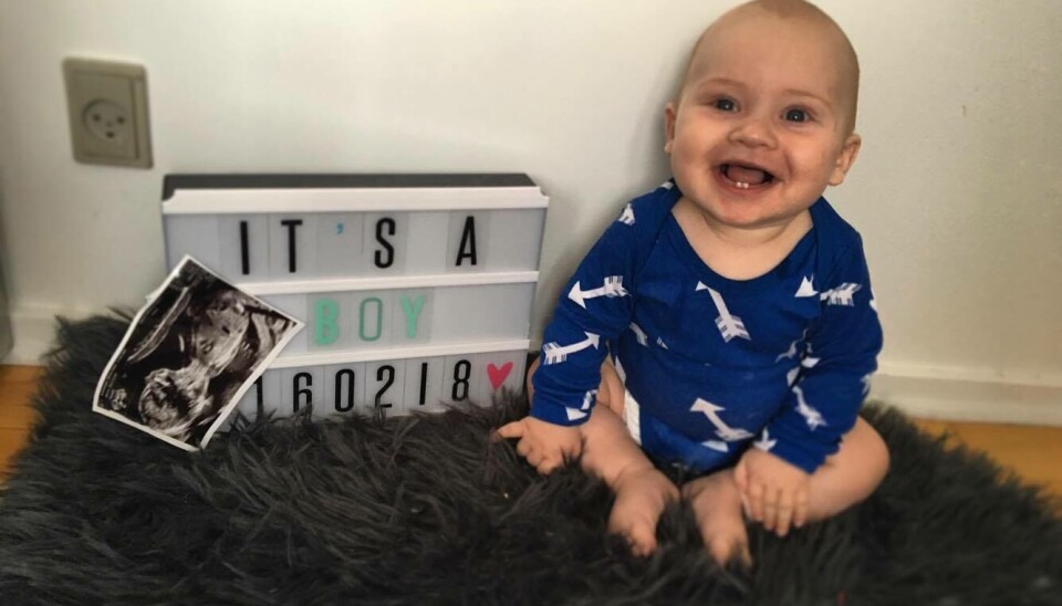 Lillebror er sat til at komme til verden på dagen, hvor Mica fylder 1 år. (Foto: Privat)