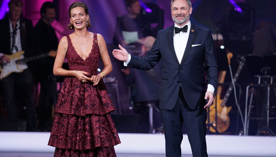 Sarah Grünewald og Claus Elming som værter i 'Vild med dans' (Foto: Janus Nielsen)