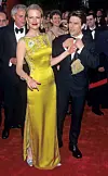 Nicole Kidman skulle næsten forsikres, da hun i 1997 var til Oscar-fest med Tom Cruise. Hendes Christian Dior-kjole kostede 12,5 millioner kroner (Foto: Getty Images)
