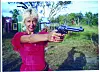 1999
– Det er fra 'Lykkejægerne'. På det tidspunkt besøgte jeg 19 lande i træk. Jeg rejste hele verden rundt. Frisuren var det sidste, jeg tænkte på. Det kan man måske godt se? (Foto: Egmonts Historiske Arkiv)