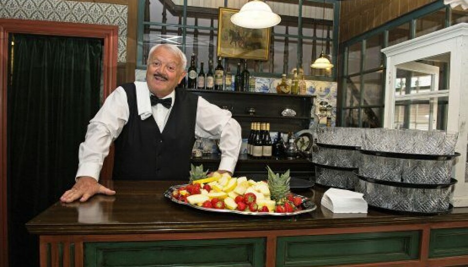 Per Pallesen var trukket i Tjener Boldt-kostumet, da Korsbæk på Bakken åbnede i 2015. (Foto: Peter Hauerbach)