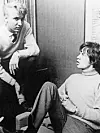 1965: Mig og Mick
– Jeg sad med Mick Jagger på Royal Hotel i København. Jeg var 19 år og vi var sådan cirka på samme alder, så vi var fint på bølgelængde under interviewet. Jeg kan huske, at bandet skrev beskeder på væggene og smed mad ud ad vinduet på hotellet. De opførte sig ikke særligt anstændigt – med undtagelse af Mick, altså. (Foto: Privat)
