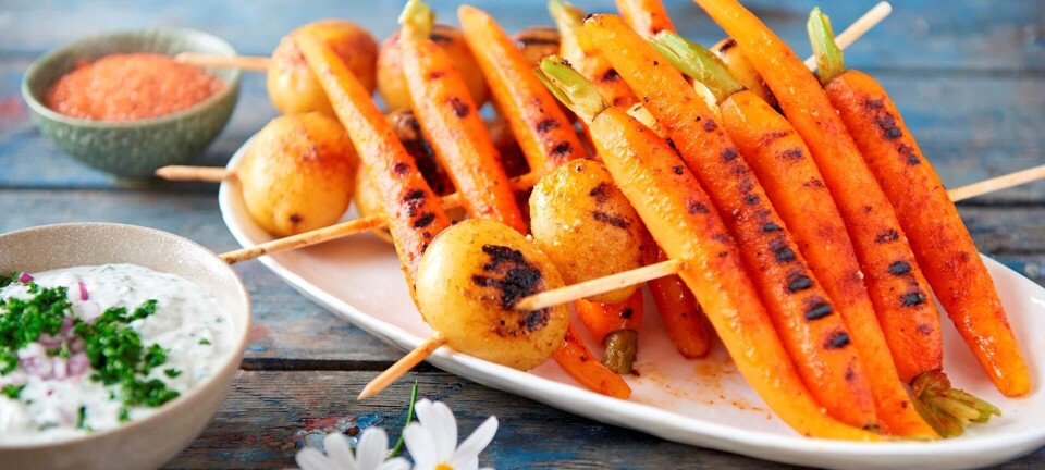 Grillstegte nye kartofler og gulerødder