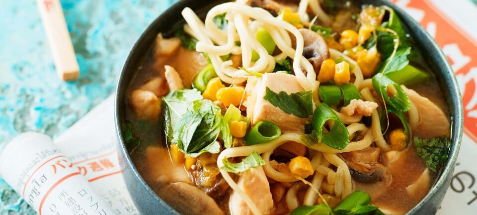 Nem mad med rester: Lækker nudelsuppe med kylling & svampe
