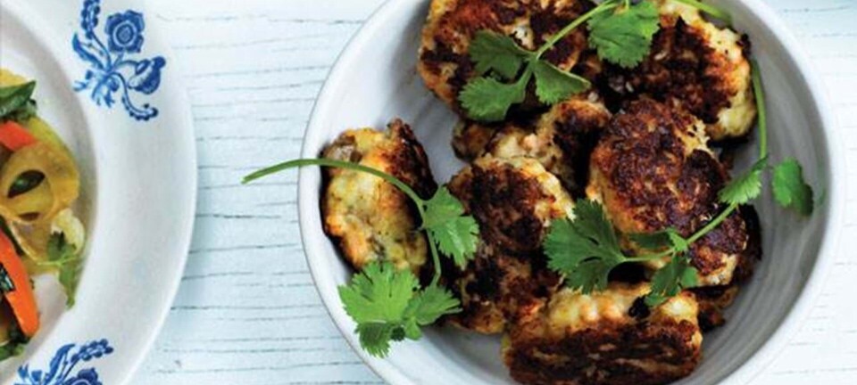 Fiskedeller med chilimayo, lynstegt grønt og sesamkartofler