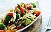 Salat med græskar, tomat og kylling