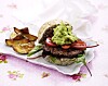 Burger med avocado og fritter