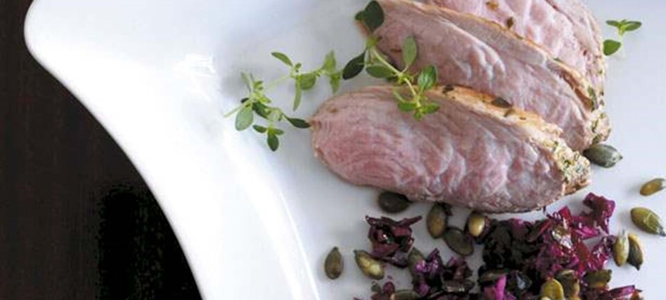 Helstegt mørbrad med rødbedepesto