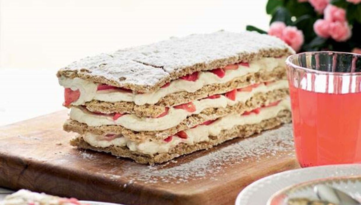 Rabarber-fragilité med valnødder opskrift - Hjemmet - ALT.dk