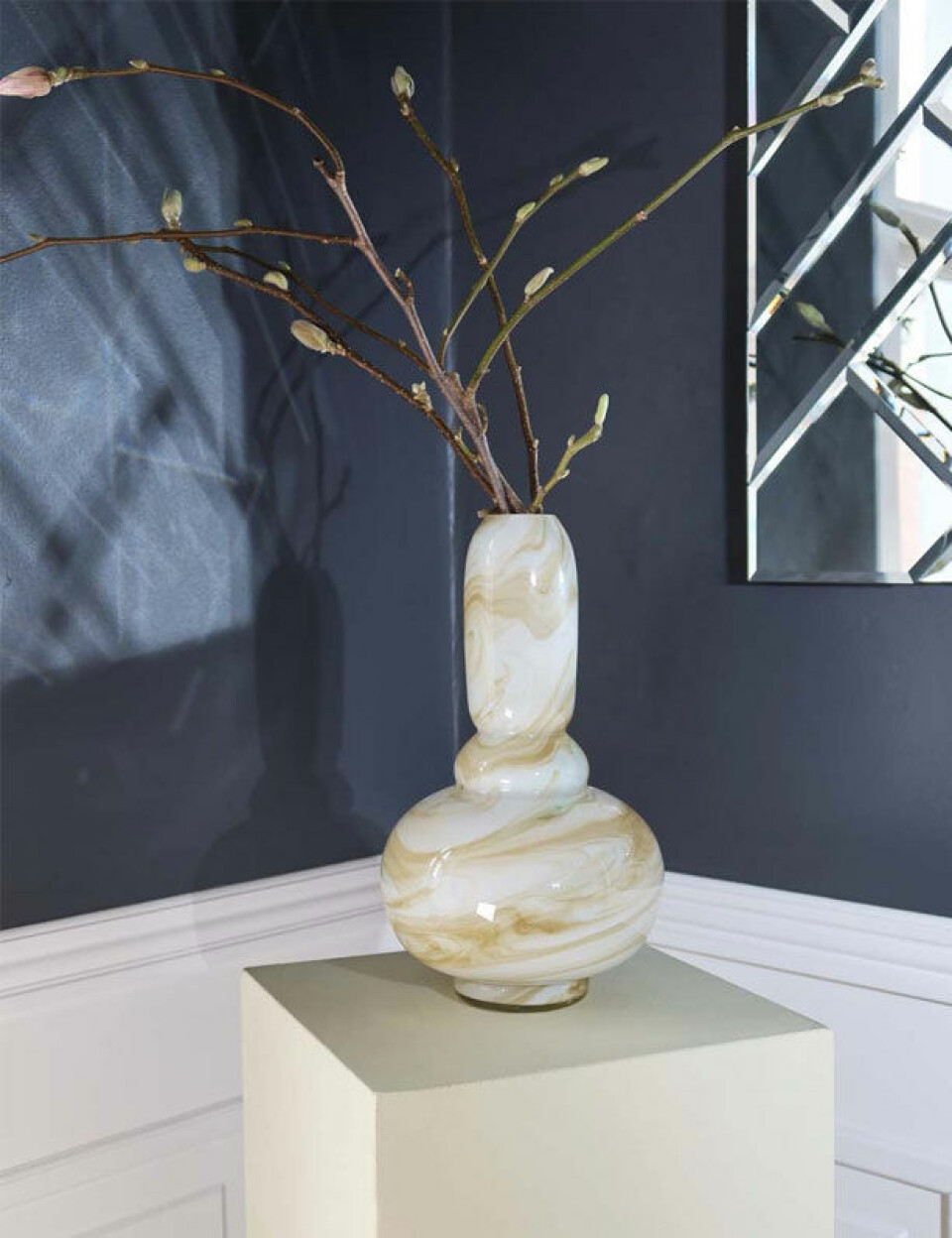 Twirl_Marble_vase_Eden_Outcast_ny.jpg