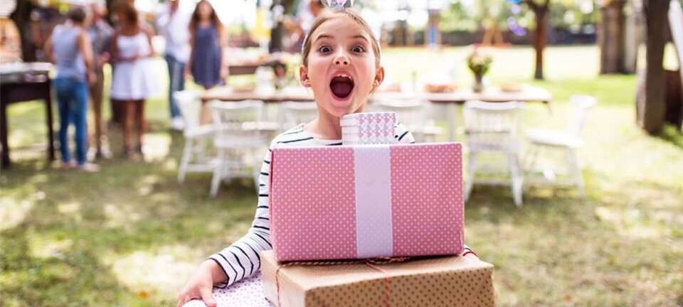 Vi drukner vores børn i gaver og glemmer, at vi gør dem en bjørnetjeneste