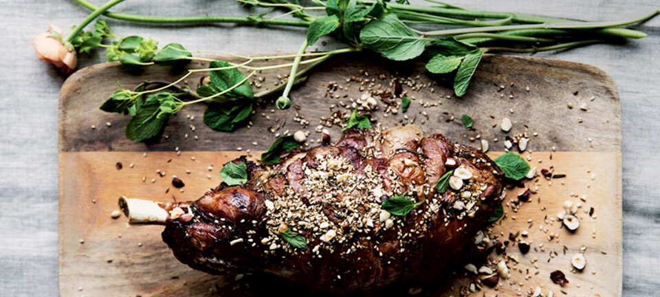 Lammebov med dukkah og mynte