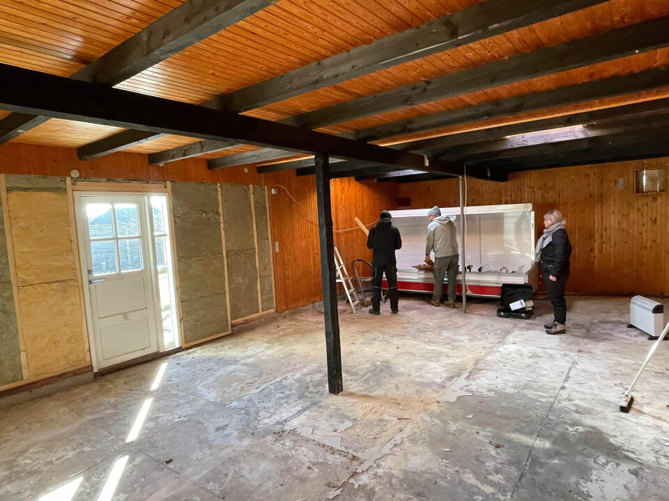 Her er parret i fuld gang med renoveringen af hovedbygningen.