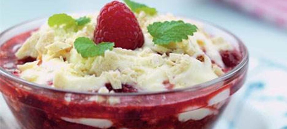 Trifli med hindbær, ribs og hvid chokolade