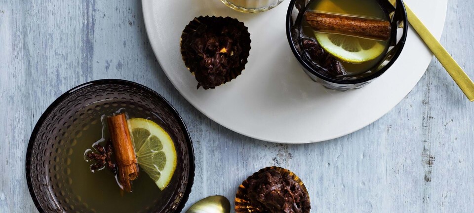 Toddy med æblemost og hyldeblomst