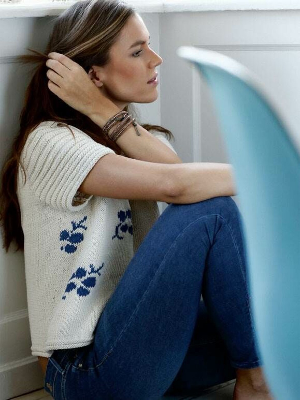 Top med blå blomster strikkeopskrift