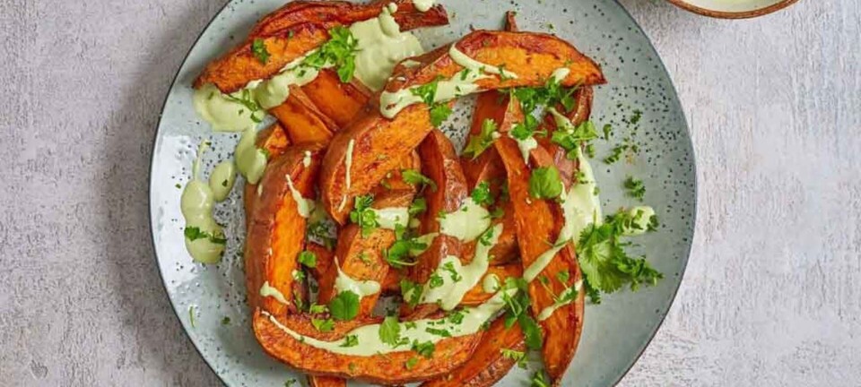Stegte søde kartofler med avocado-dressing