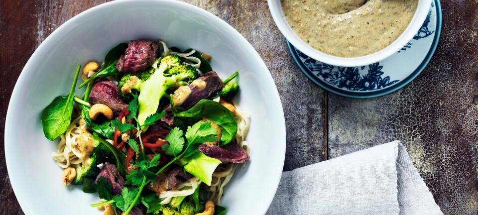 Nem fredagsmad: Nudelsalat med bøf og gomadressing