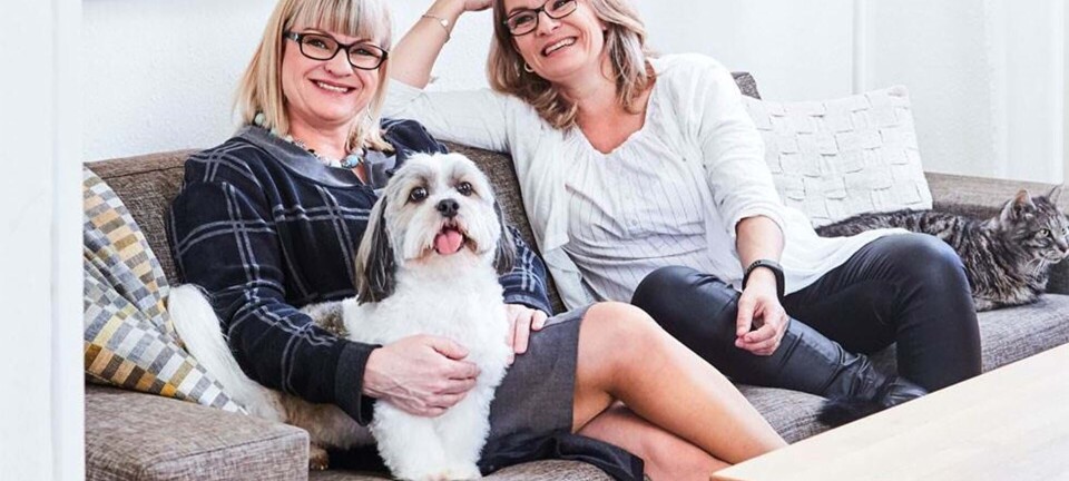 Først da de to tvillingesøstre Helle og Lone selv blev gravide med tvillinger genoptog de kontakten efter 7 år