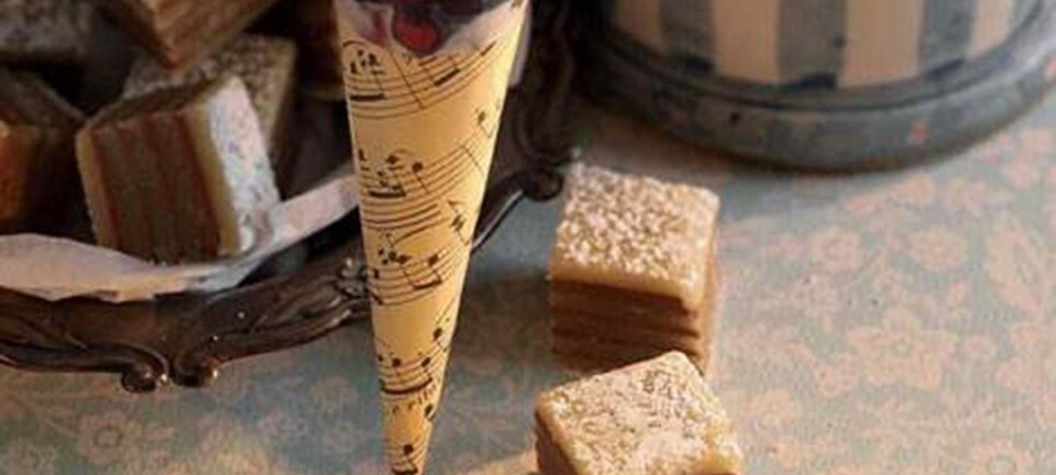 Nougattern i tynde lag med marcipan