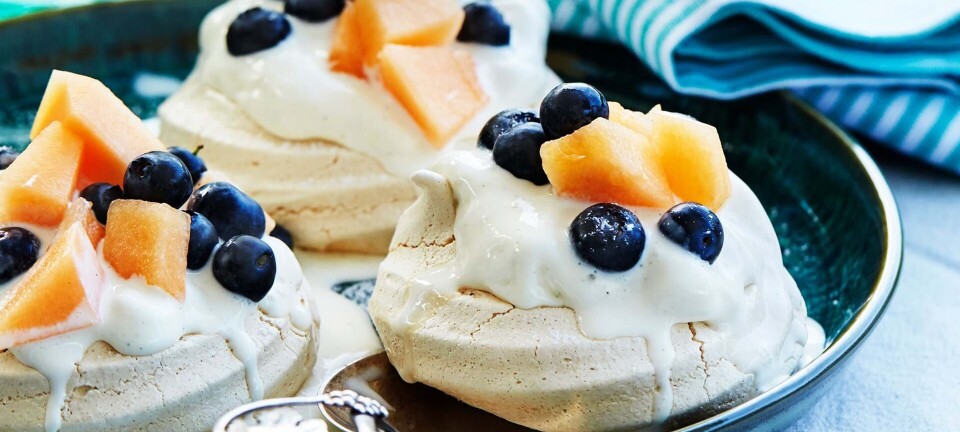 Pavlova med melon, blåbær og softice