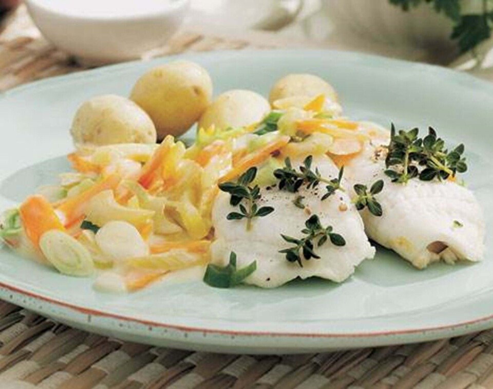 Rødspættefileter med urtesovs