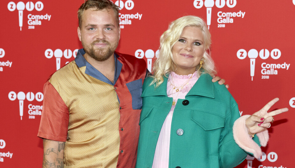 Joakim Ingversen og Sofie Linde kender vi begge for deres værtsroller på tv. Parret, der i dag er gift og har døtrene Trine og Søs, havde været venner i flere år, før en våd bytur fik dem til at slå øjnene op for hinanden (Foto: Janus Nielsen).