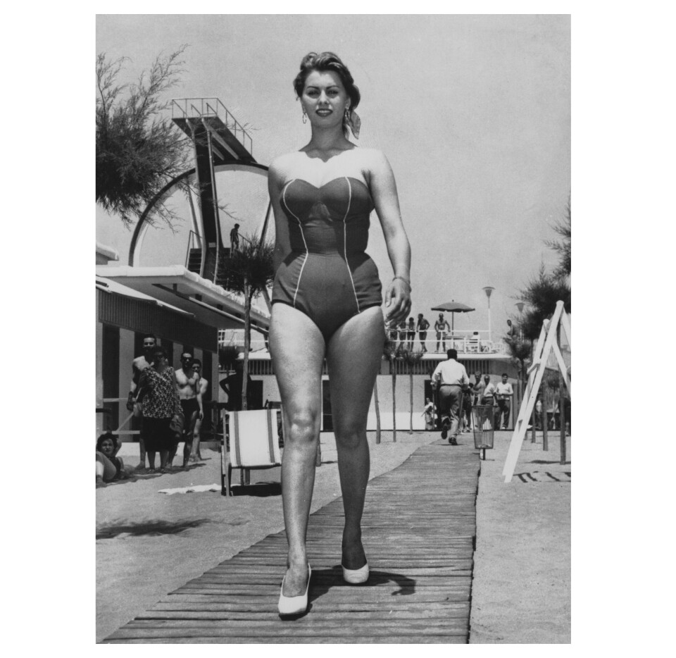 sophia loren i badedragt.jpg