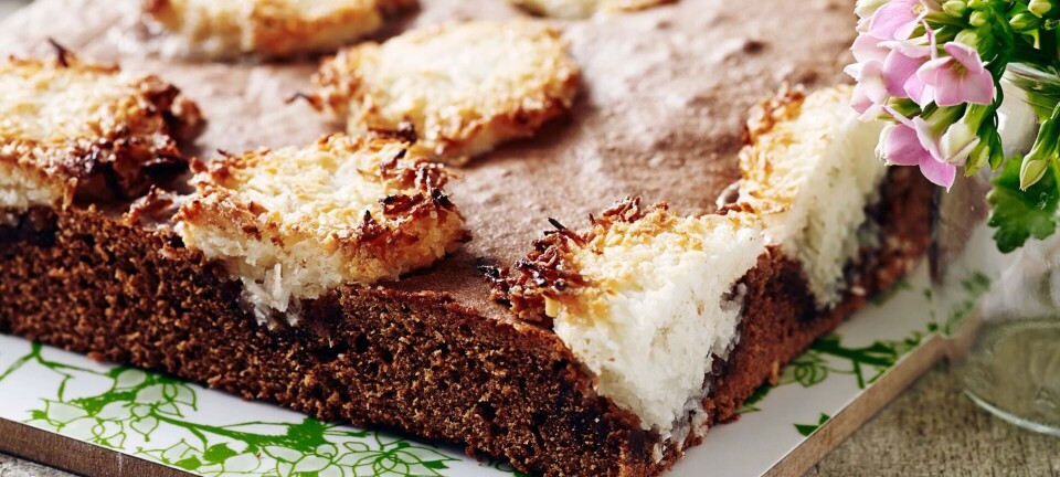 Skøn chokoladekage – fyldt med kokosmakroner