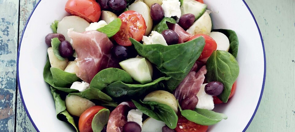 Salat med nye kartofler, parmaskinke og oliven