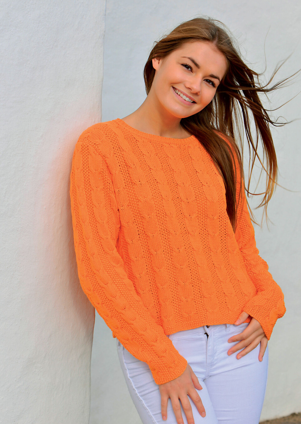 Bluse med kabler strikkeopskrift