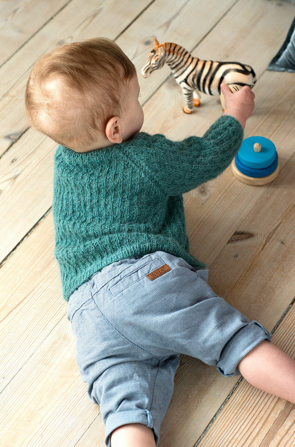 Babytrøje i strukturmønster