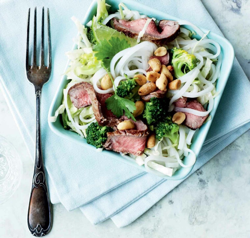 Grillet bøf på salat