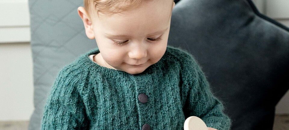 Strik selv: Fin babytrĂžje i strukturmĂžnster