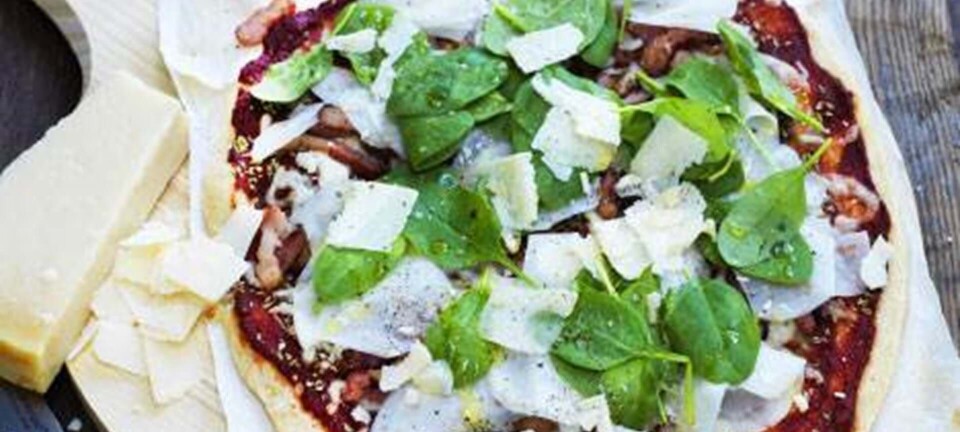 Pizza med jordskokker og spinat