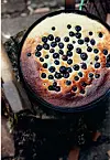 Bag en blåbærclafoutis