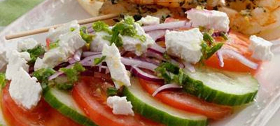 Kæmperejer på spyd med fetasalat