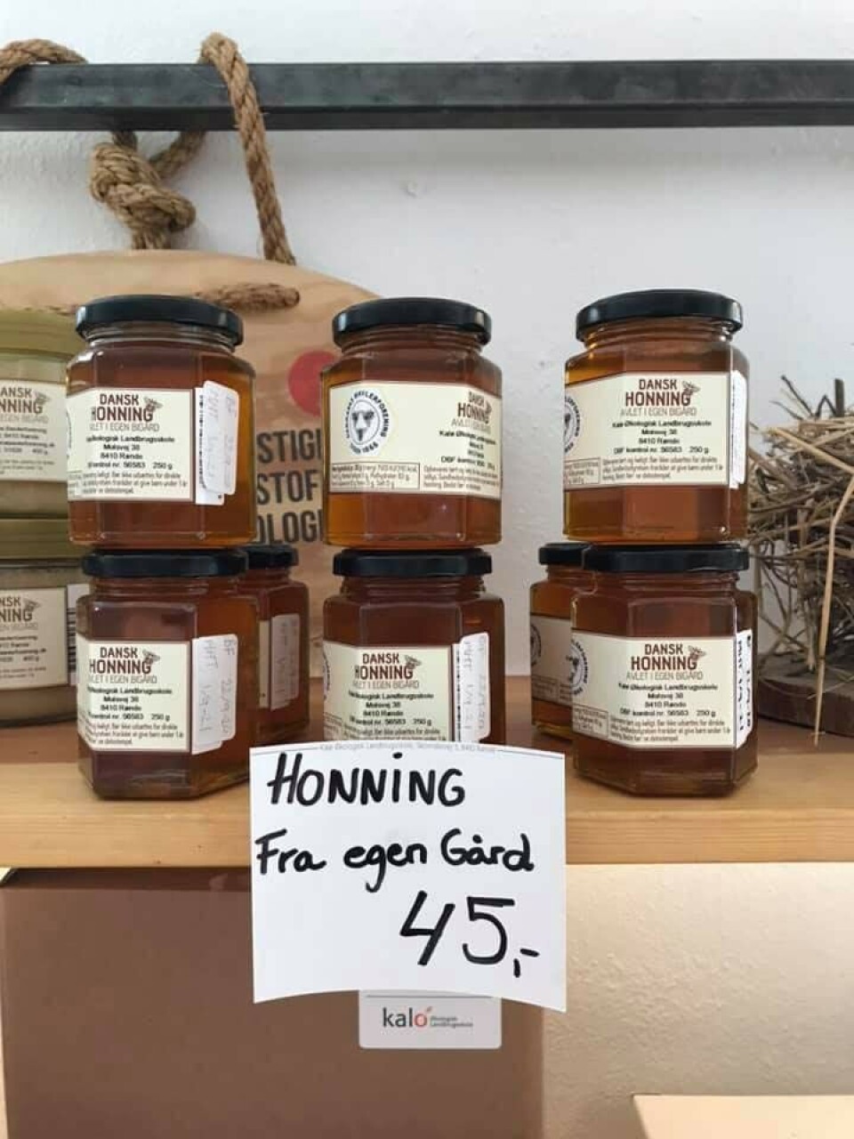 Kalø Økologisk Gårdbutik er med sit store udvalg af kød, grønt og lækre delikatesser en bid af paradis for sultne øko-fans.