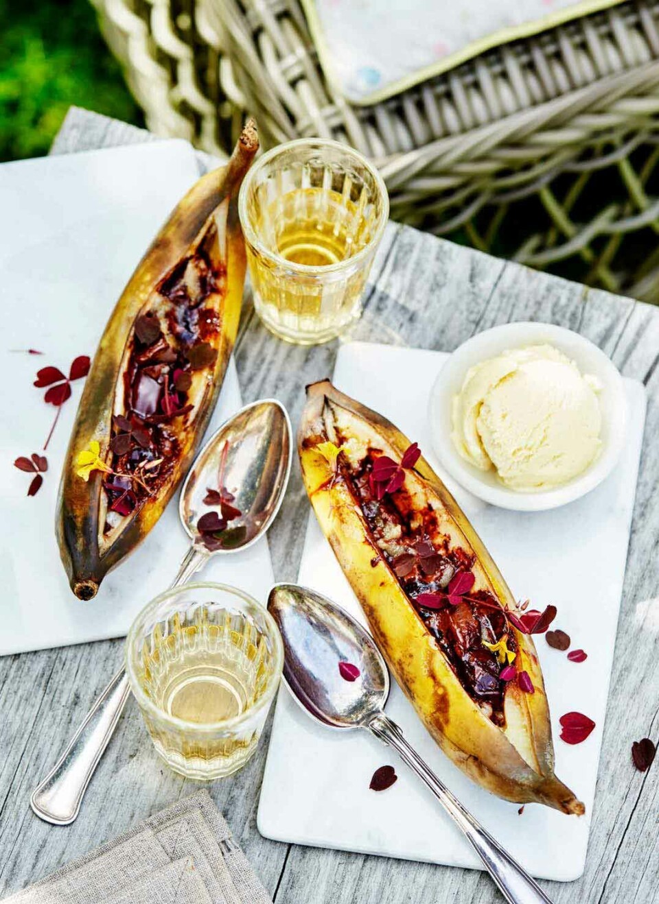 Grillede bananer med blomme i madeira
