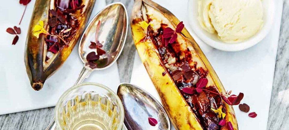 Grillede bananer med blomme i madeira